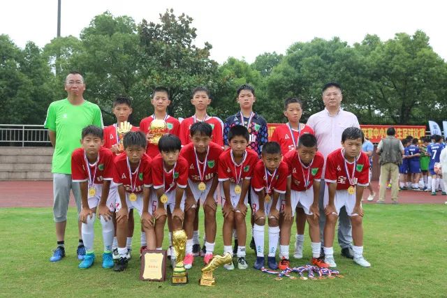 中国足球“奥斯卡颁奖”：武磊第五次收获金球奖
